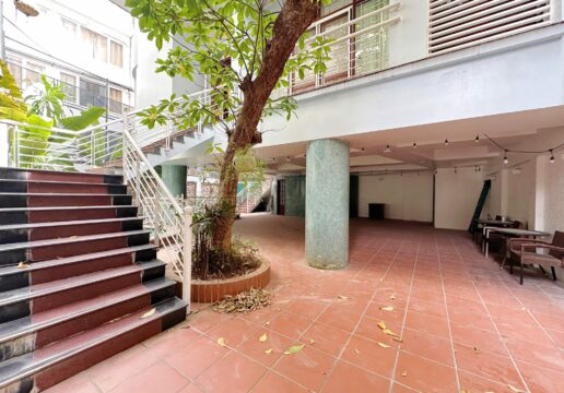 Luxurious 5-bedroom villa for rent on To Ngoc Van street, Tay Ho area (1)