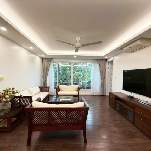 Jackie Realtor - The #1 Vietnam Real Estate Agency 7 Rustic 3BHK apartment at E5 Ciputra for rent (1)