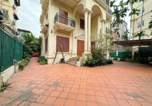 Spacious 5-bedroom garden villa for rent on To Ngoc Van Street (1)