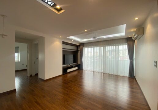 New & Spacious 153-SQM apartment at E4 Ciputra for rent (1)