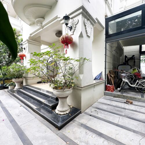 Luxury villa with an area of ​​300m2 in Ciputra Hanoi for rent (1)
