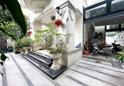 Luxury villa with an area of ​​300m2 in Ciputra Hanoi for rent (1)