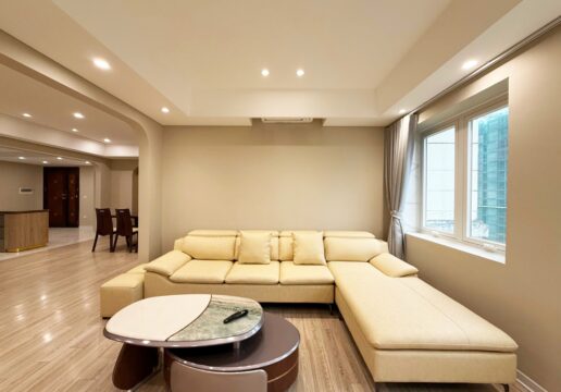 Awesome lake-view 150-SQM 3BHK apartment at G3 Ciputra for rent (1)