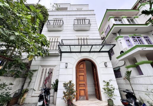 Luxury Villa for Rent in Tay Ho Hanoi Spacious 5 Bedroom Fully Furnished Villa (1)