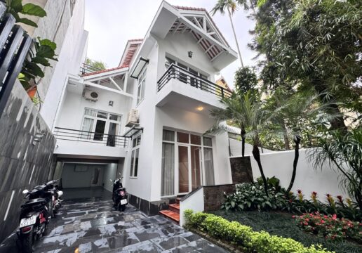 Luxury villa with garden for rent in To Ngoc Tay Street, Tay Ho Ward, Hanoi (1)