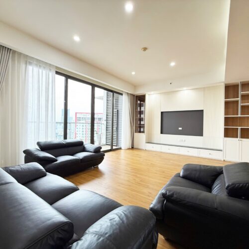 Extremely wide 4-bedroom apartment in IPH for rent (1)
