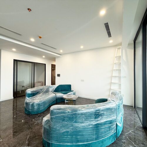 Ready-to-move-in 3-bedroom apartment in Sunshine Golden River for rent (1)