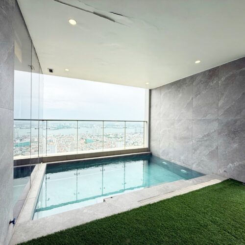 Vinhomes Metropolis A breathtaking penthouse for rent with a panoramic view of Westlake (1)
