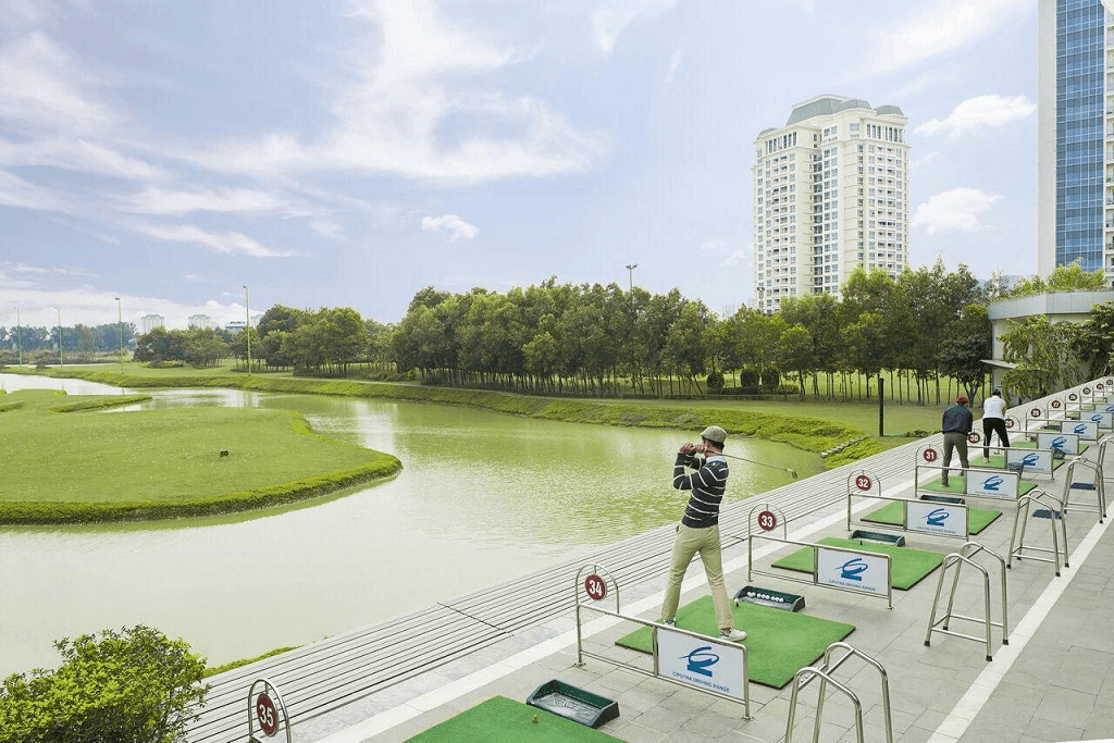 The Ultimate Guide to International Schools in Ciputra Hanoi (2026): Where World-Class Education Meets Exceptional Family Living 4 Wide green spaces, parks, sports facilities and family-friendly amenities define everyday life in Ciputra.