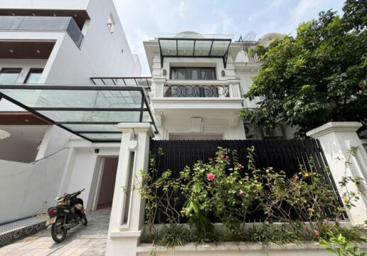 Modern unfurnished 4-bedroom house with a garage for rent in Ciputra (1)
