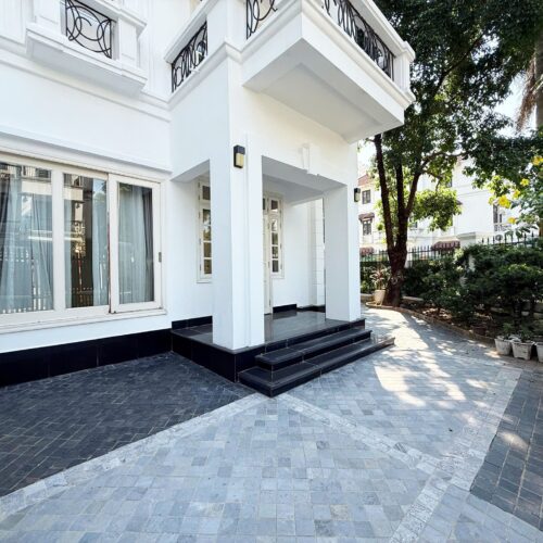 Jackie Realtor | Hanoi Real Estate Agency for Expats & Investors 7 High-end 4-bedroom corner villa for rent at C1 Ciputra (1)