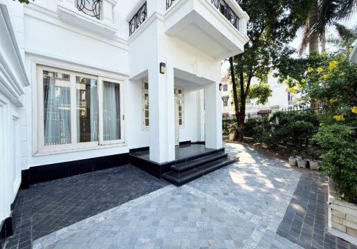 High-end 4-bedroom corner villa for rent at C1 Ciputra (1)