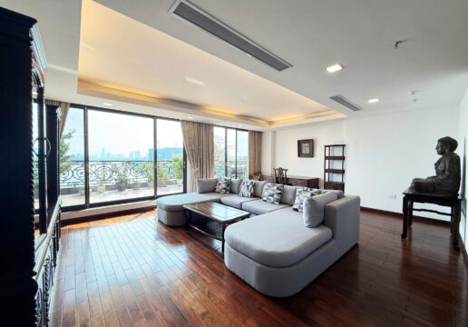 Xuan Dieu, Tay Ho Superb 3-bedroom serviced apartment for rent with a direct view of West Lake (1)