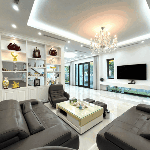 Bargain 225-SQM garden villa in Vinhomes Riverside for rent (1)