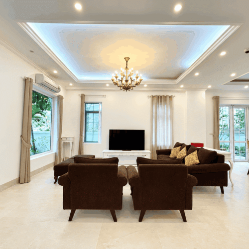 Beautiful 4-bedroom single villa in Vinhomes Riverside for rent (1)