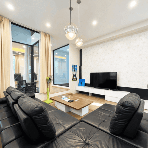Modern 3-bedroom townhouse in Vinhomes Riverside Anh Dao for rent (1)