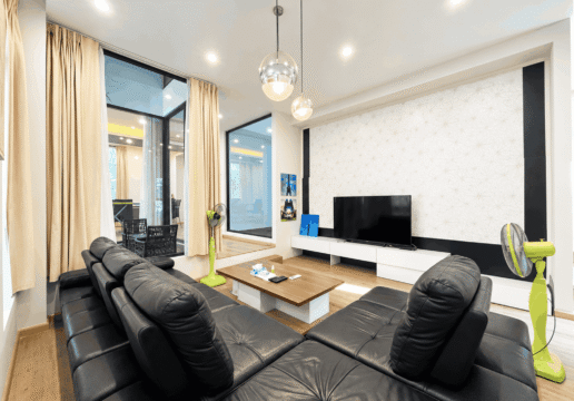 Modern 3-bedroom townhouse in Vinhomes Riverside Anh Dao for rent (1)