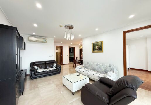 Very cheap 146-SQM 3-bedroom apartment in L2 Ciputra for rent (1)
