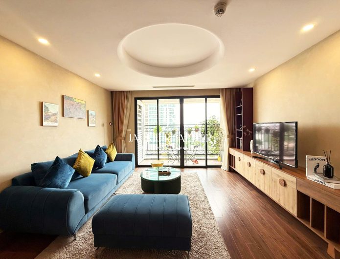 Homely rustic 2-bedroom apartment in D’ Le Roi Soleil for rent (1)