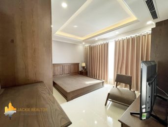 3BRs apartment with expensive wooden furniture for rent in D' Le Roi Soleil (3)