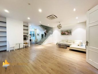 5-star furnished villa in Vinhomes Riverside with European style for rent (2)