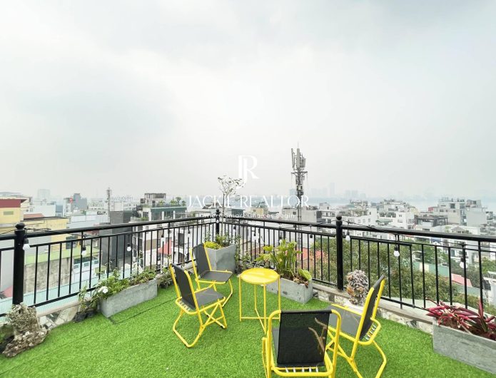Affordable 3BR penthouse in Tay Ho with beautiful lake view (1)