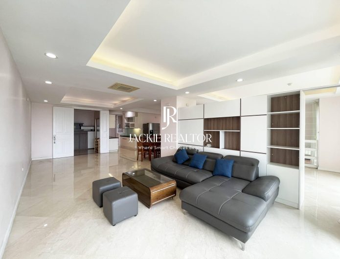 Amazing 3-bedroom apartment with golf course view in P Ciputra (1)