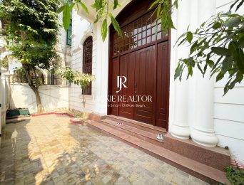 Ancient French villa for rent at Alley 11 To Ngoc Van, next to Quang An secondary school (3)