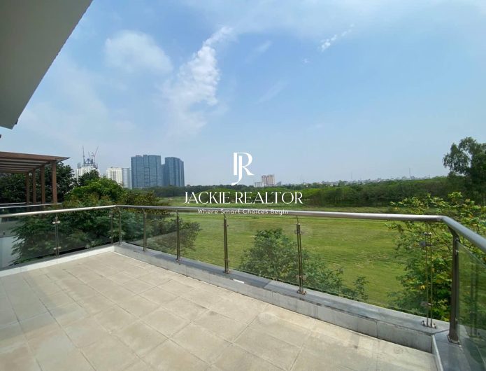 Awesome 6-bedroom villa at Q Ciputra for rent (32)