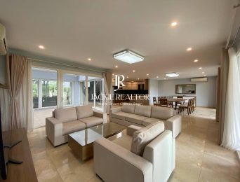 Awesome 6-bedroom villa at Q Ciputra for rent (4)