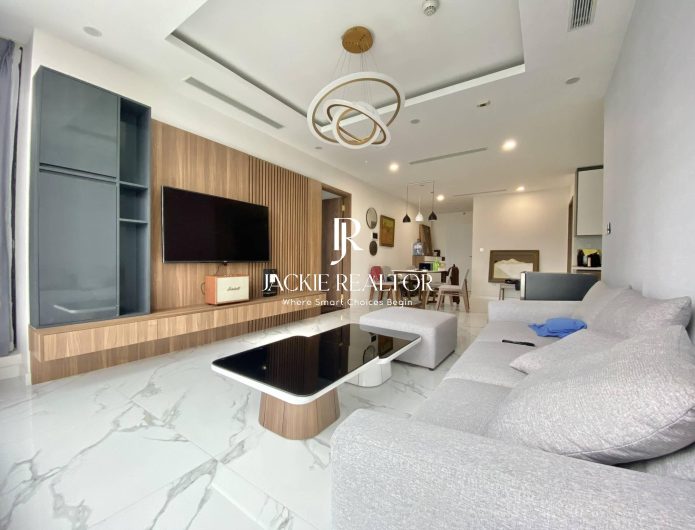 Awesome golf-view apartment in S6 Sunshine City for rent (1)