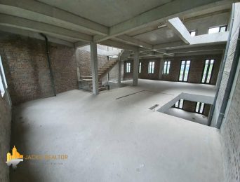 Bare-shell shophouse for rent in Embassy Garden (4)