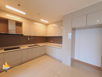 Basic 2BRs apartment for rent at a shocking price in Starlake (3)