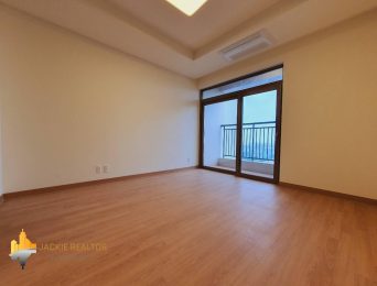 Basic 2BRs apartment for rent at a shocking price in Starlake (5)