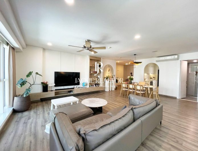 Beautiful 3-bedroom 154-SQM apartment at L2 Ciputra for rent (1)