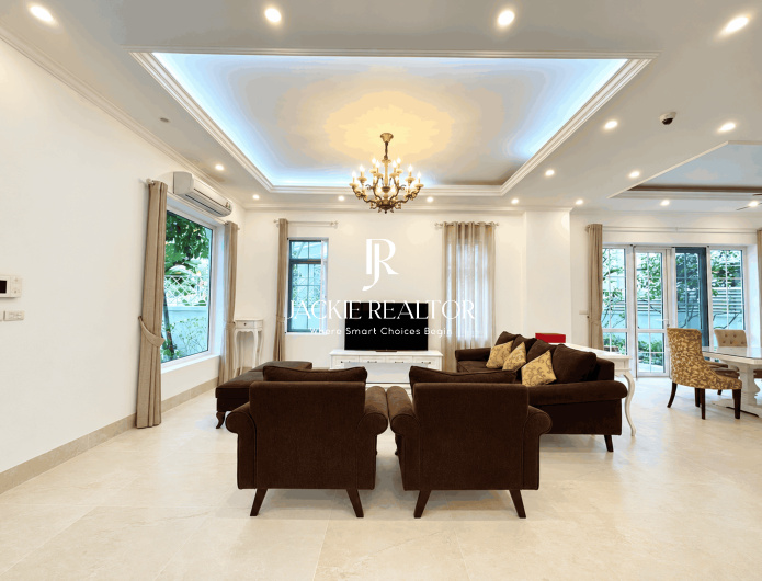 Beautiful 4-bedroom single villa in Vinhomes Riverside for rent (1)