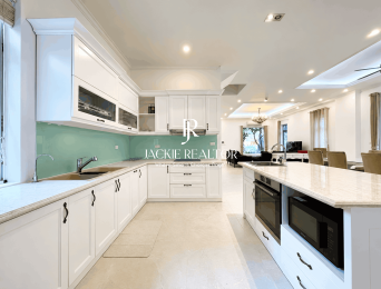 Beautiful 4-bedroom single villa in Vinhomes Riverside for rent (5)
