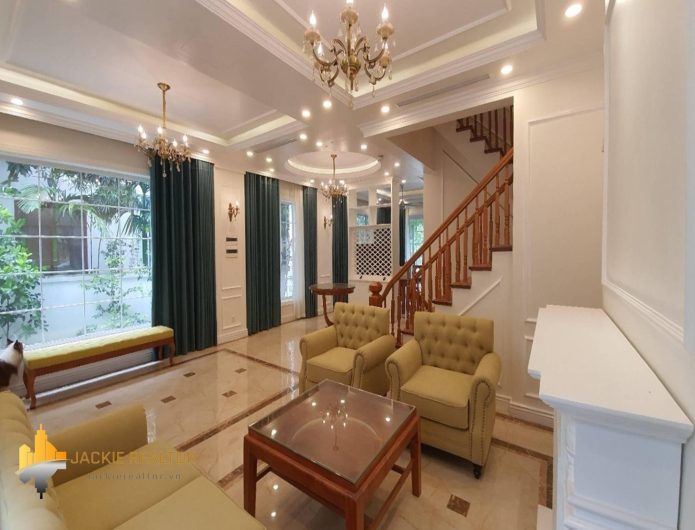 Beautiful Vinhomes Riverside villa for rent 200 sq.m - 3 bedrooms (1)