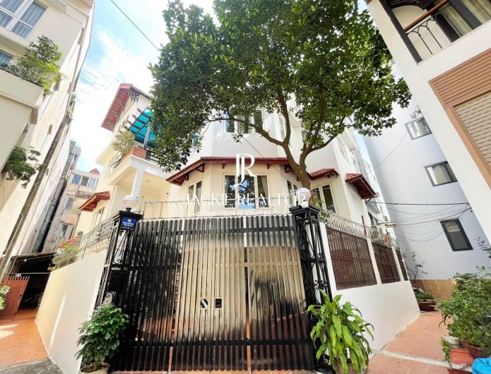 Beautiful garden & pool villa for rent in Dang Thai Mai, Tay Ho, Hanoi (1)