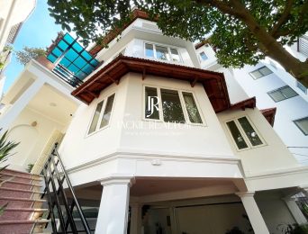 Beautiful garden & pool villa for rent in Dang Thai Mai, Tay Ho, Hanoi (2)