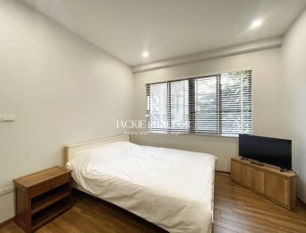 Big 2-window studio for rent in lane 9, Dang Thai Mai street (4)