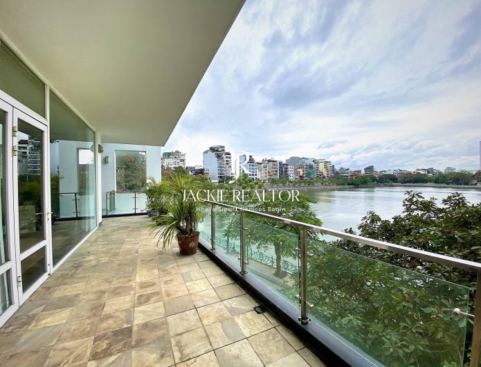 Big 3-bedroom apartment with beautiful lakeview in Quang An, Tay Ho for rent (1)