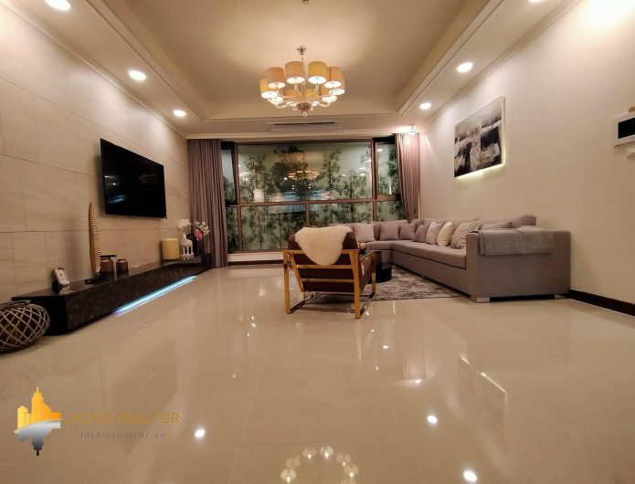 Big 4BRs apartment to rent at Starlake with pool view (1)