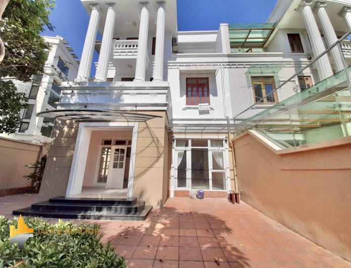 Big Well-renovated Garden Villa For Rent In C7 Ciputra (1)