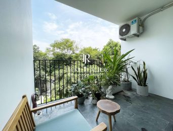 Big-balcony studio apartment for rent in Au Co, Tay Ho, Hanoi (3)