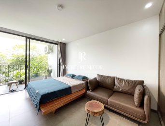 Big-balcony studio apartment for rent in Au Co, Tay Ho, Hanoi (5)