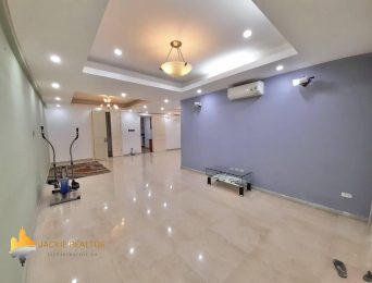 Big basic-furniture P1 apartment for rent in Ciputra (4)