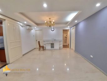 Big basic-furniture P1 apartment for rent in Ciputra (5)