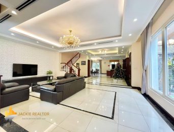 Big garden detached villa for rent at Vinhomes Riverside (2)