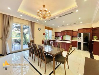 Big garden detached villa for rent at Vinhomes Riverside (4)